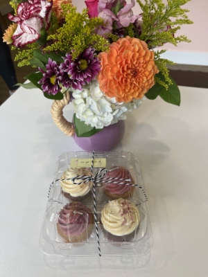 Gourmet Bakery Cupcakes Bakery cupcake, cup cake, cookies, teddy bear, bear, delivery, balloon